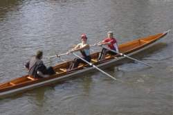 Thea en Ank roeien.jpg